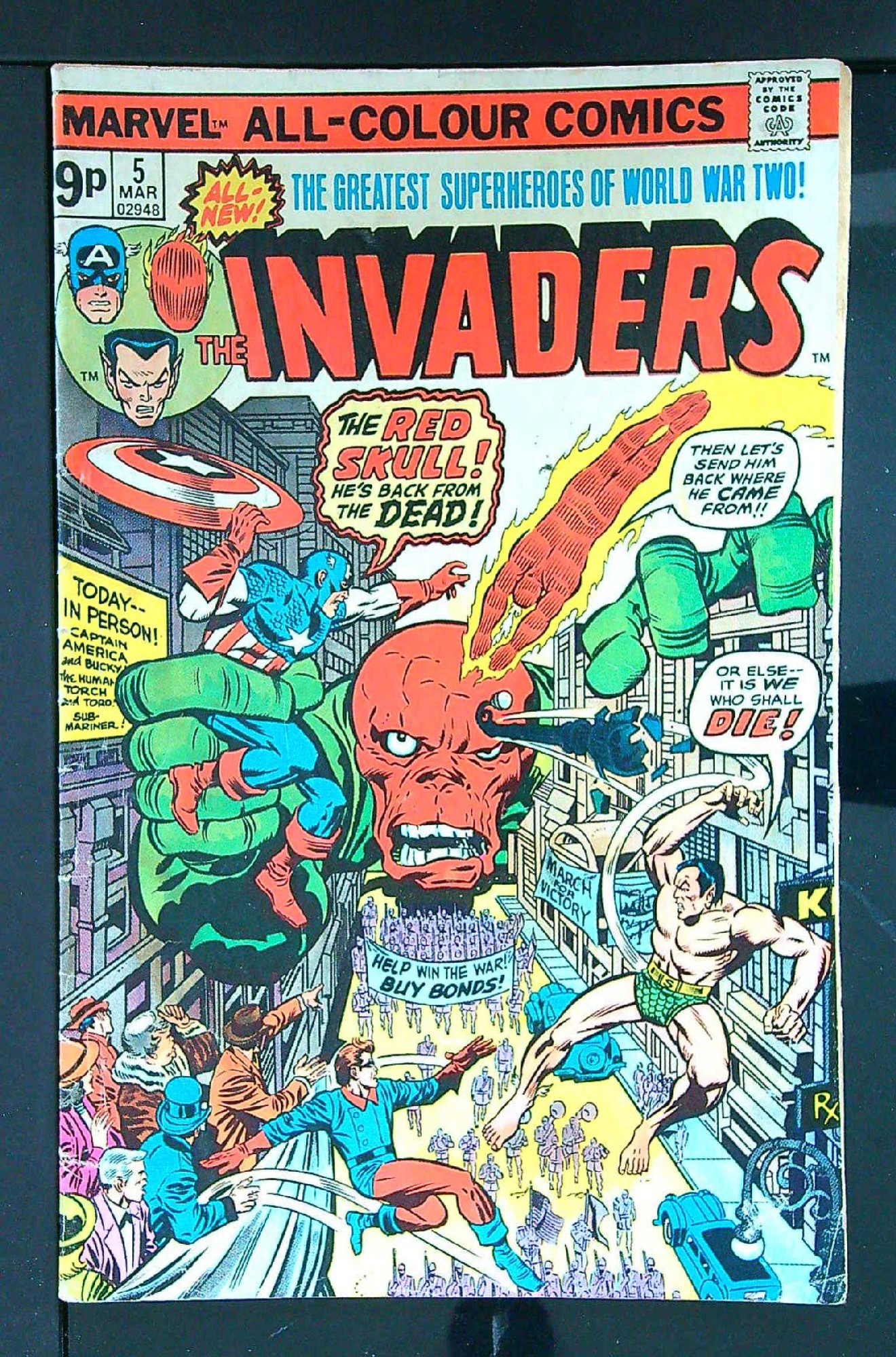 Cover of Invaders (Vol 1) #5. One of 250,000 Vintage American Comics on sale from Krypton!