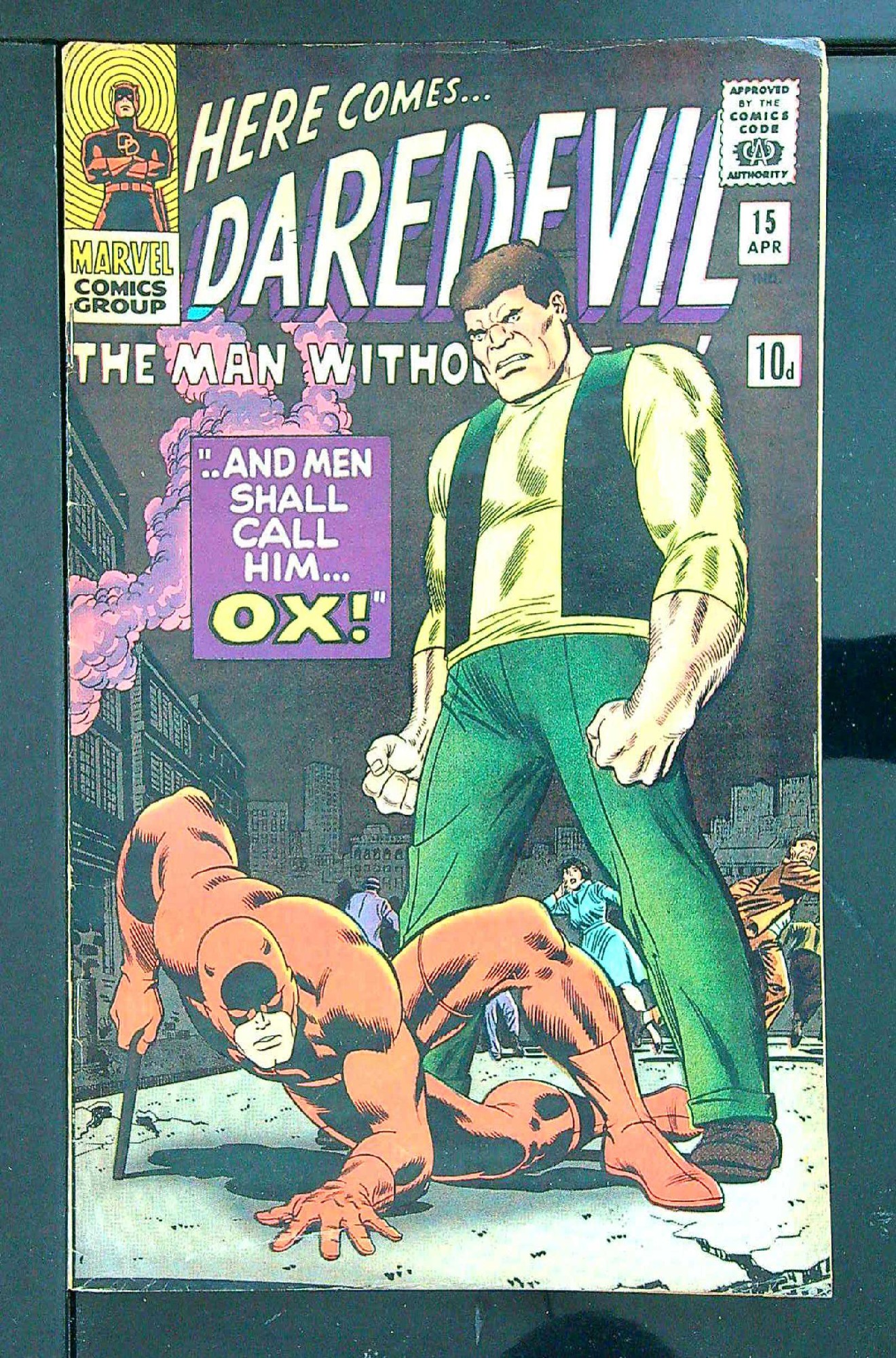 Cover of Daredevil (Vol 1) #15. One of 250,000 Vintage American Comics on sale from Krypton!
