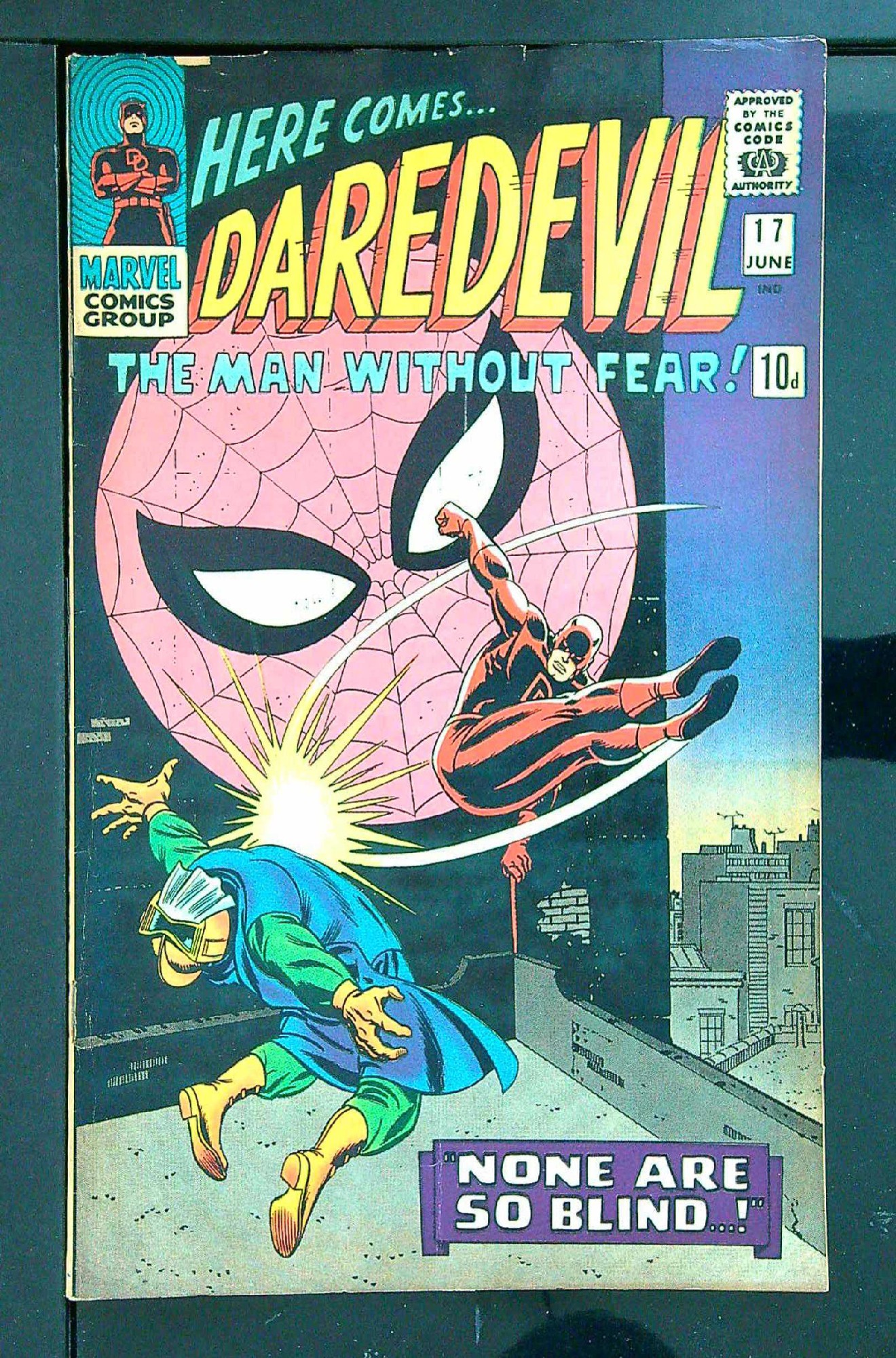 Cover of Daredevil (Vol 1) #17. One of 250,000 Vintage American Comics on sale from Krypton!