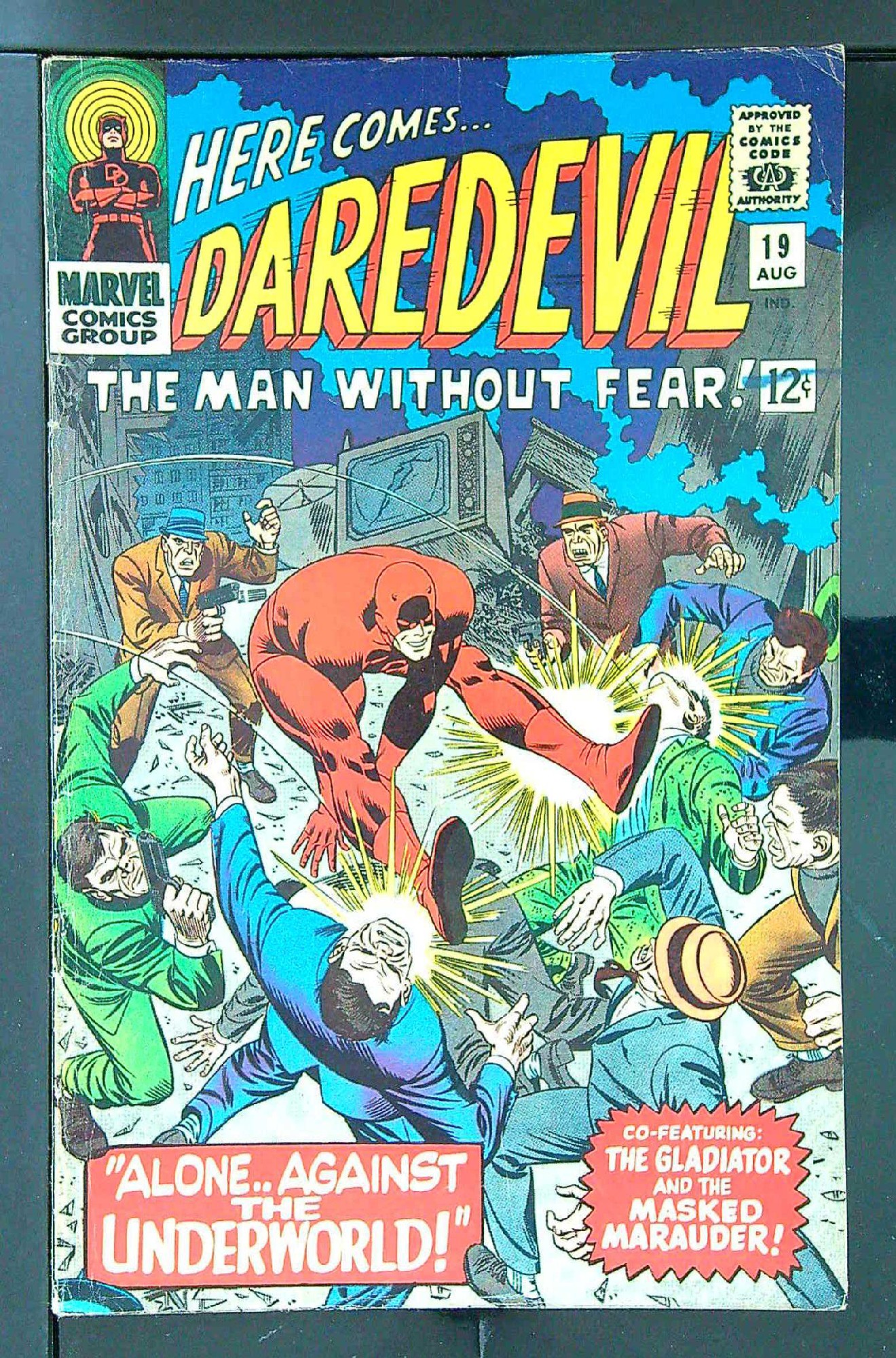 Cover of Daredevil (Vol 1) #19. One of 250,000 Vintage American Comics on sale from Krypton!