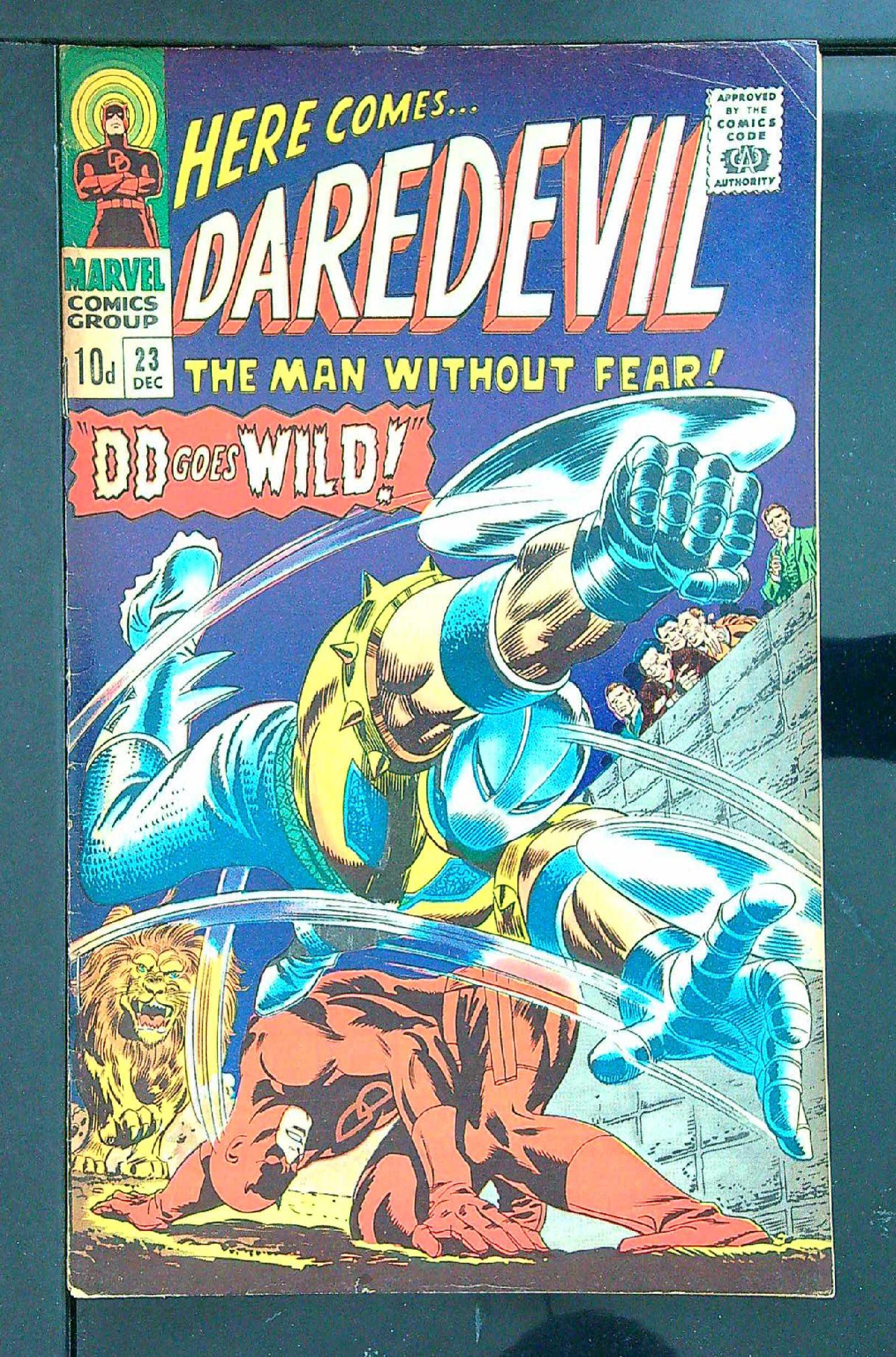 Cover of Daredevil (Vol 1) #23. One of 250,000 Vintage American Comics on sale from Krypton!
