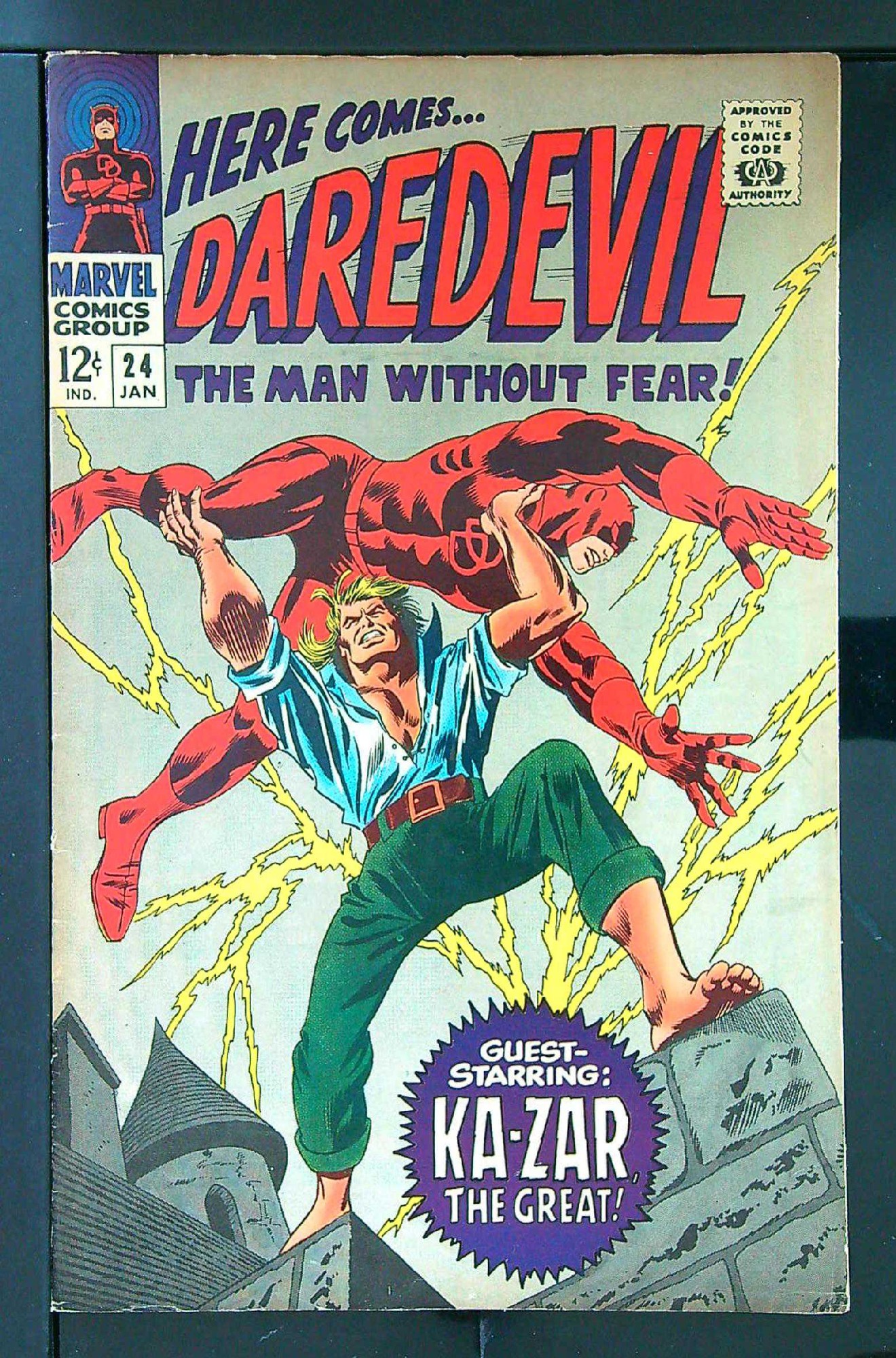 Cover of Daredevil (Vol 1) #24. One of 250,000 Vintage American Comics on sale from Krypton!