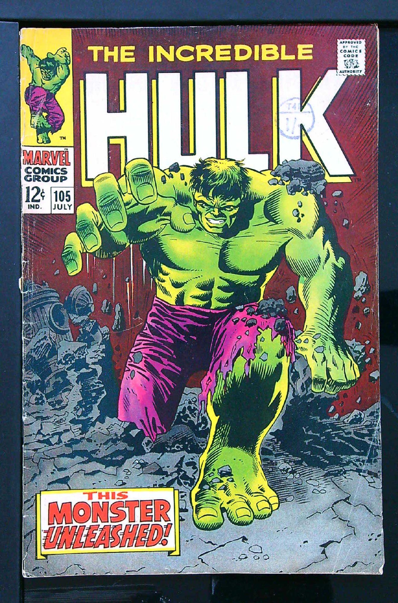 Cover of Incredible Hulk (Vol 2) #105. One of 250,000 Vintage American Comics on sale from Krypton!