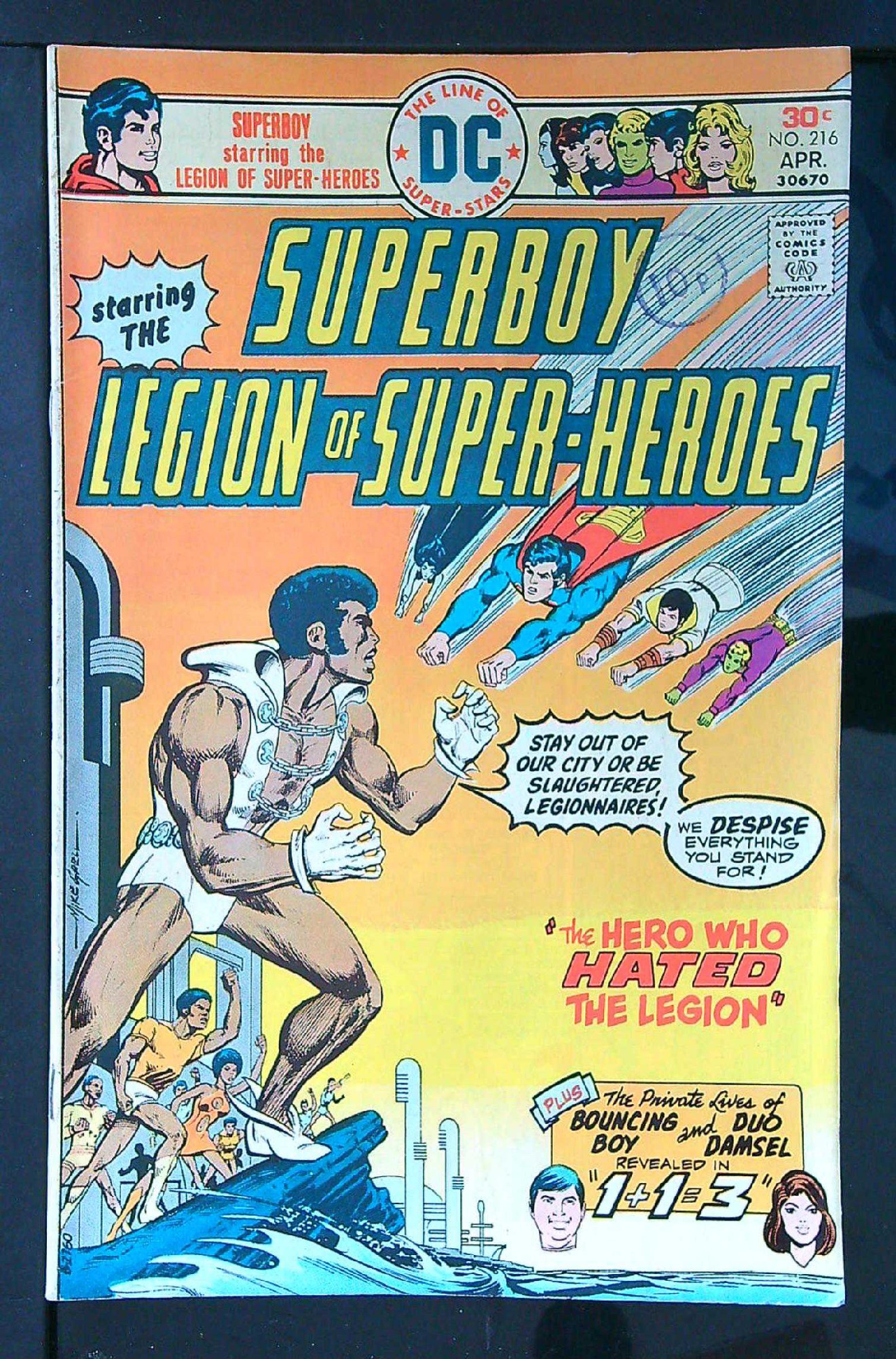 Cover of Superboy (Vol 1) #216. One of 250,000 Vintage American Comics on sale from Krypton!