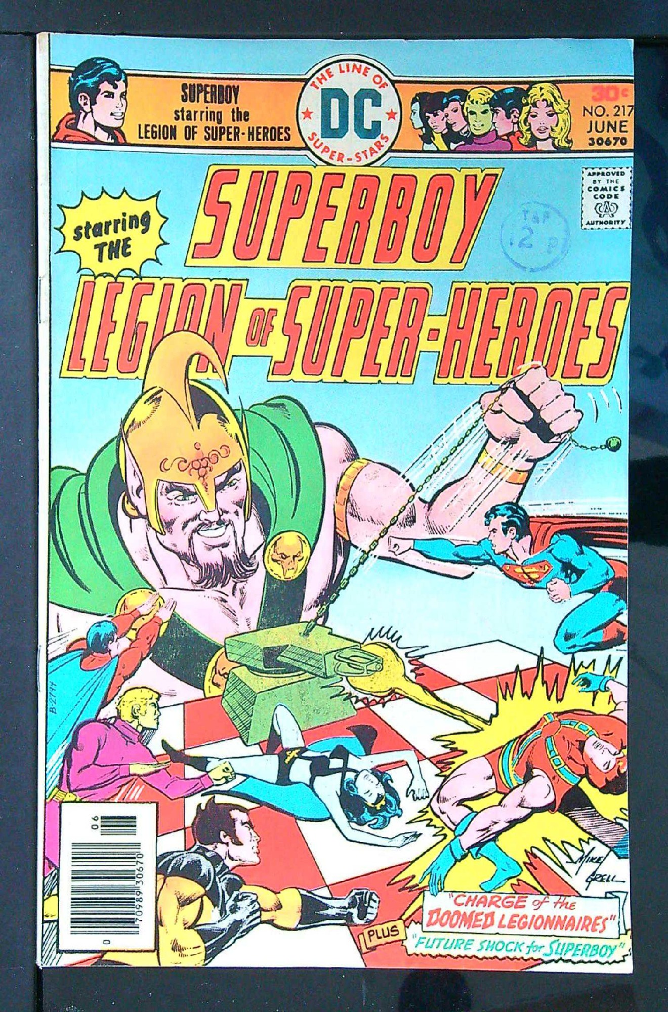 Cover of Superboy (Vol 1) #217. One of 250,000 Vintage American Comics on sale from Krypton!