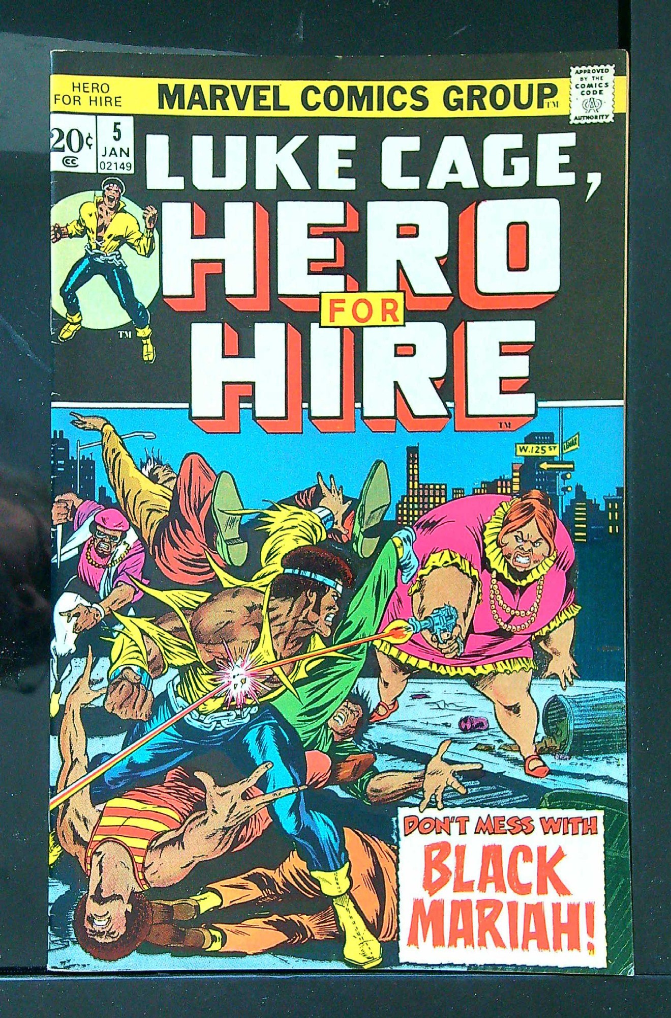 Cover of Hero For Hire (Vol 1) Luke Cage #5. One of 250,000 Vintage American Comics on sale from Krypton!