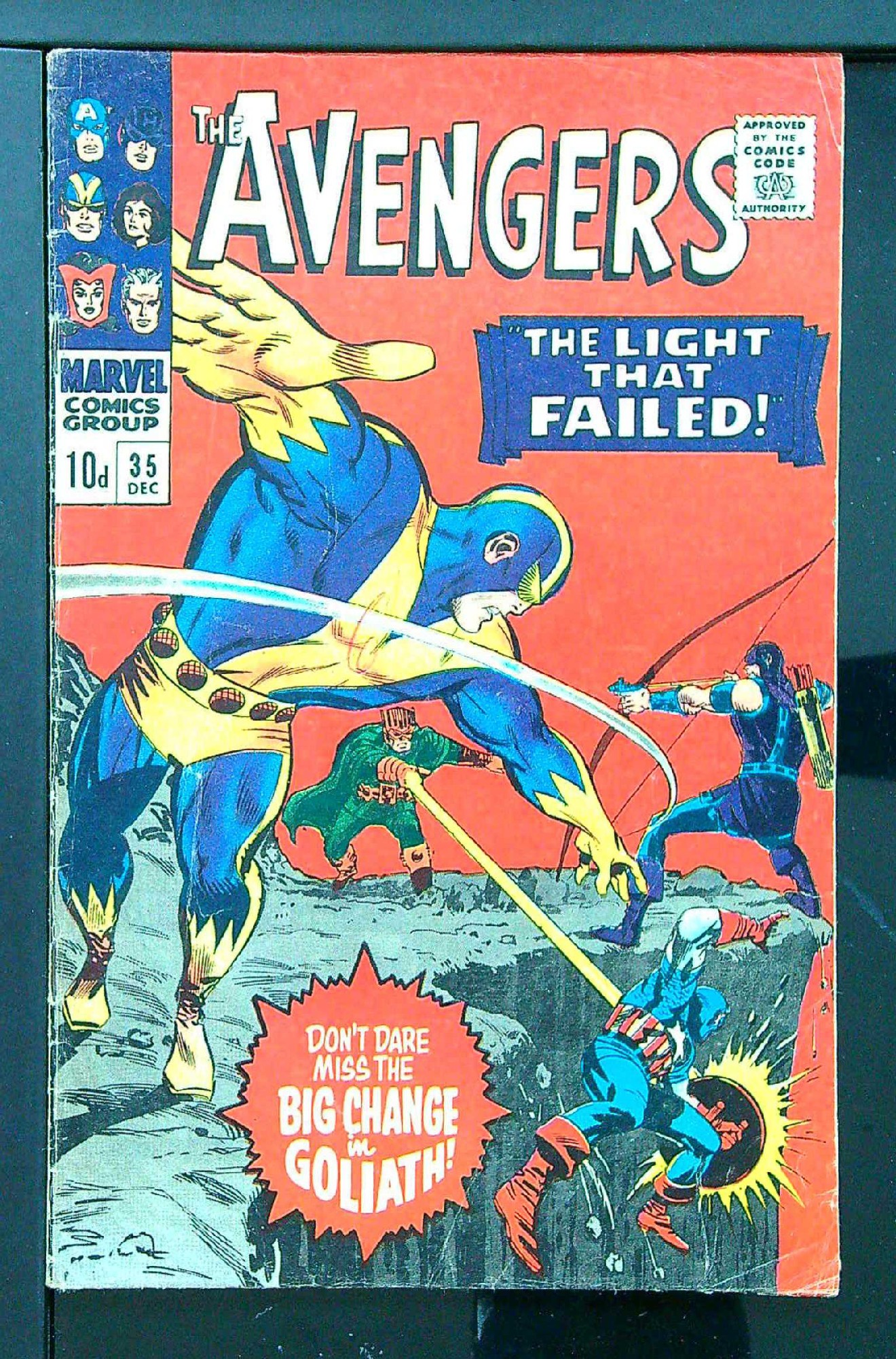 Cover of Avengers (Vol 1) #35. One of 250,000 Vintage American Comics on sale from Krypton!
