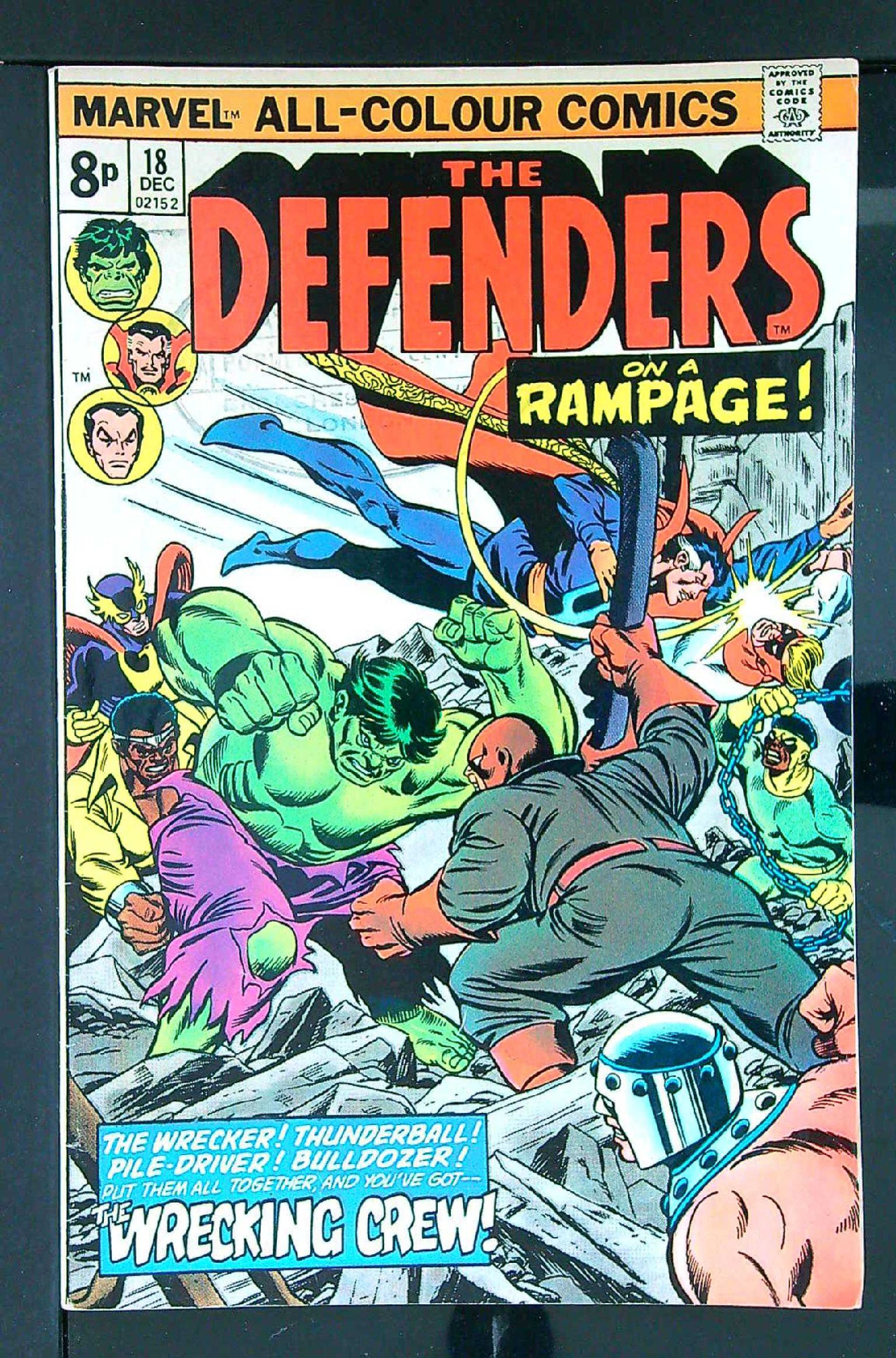 Cover of Defenders (Vol 1) #18. One of 250,000 Vintage American Comics on sale from Krypton!