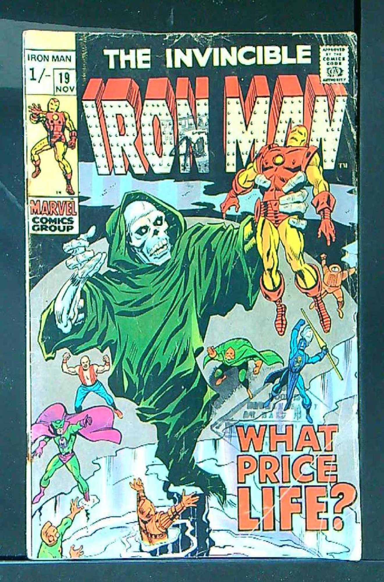 Cover of Iron Man (Vol 1) #19. One of 250,000 Vintage American Comics on sale from Krypton!