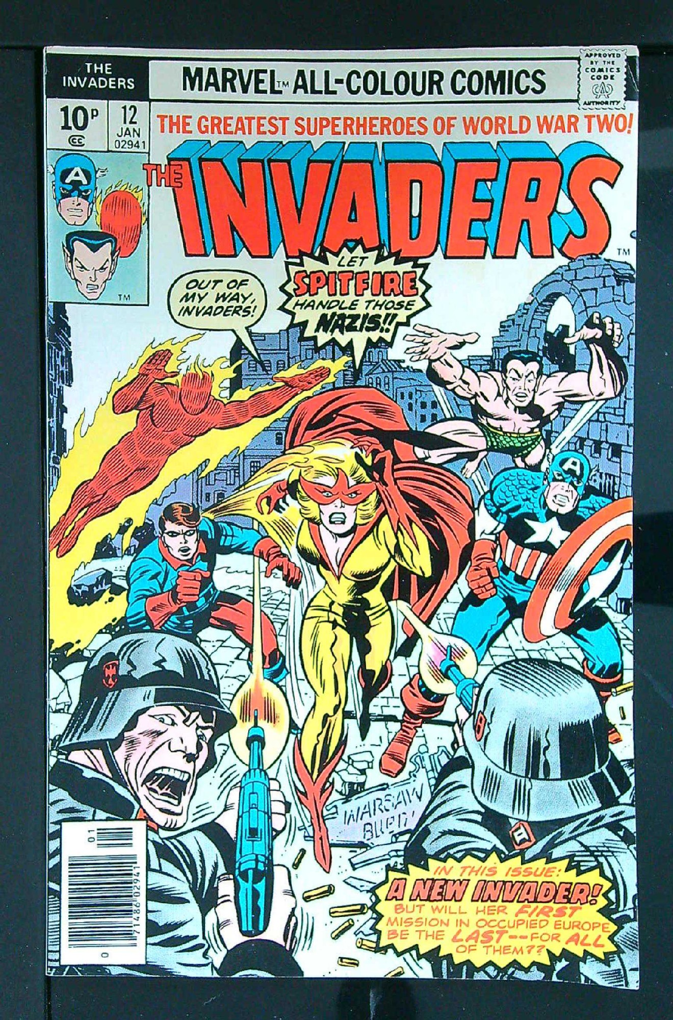 Cover of Invaders (Vol 1) #12. One of 250,000 Vintage American Comics on sale from Krypton!