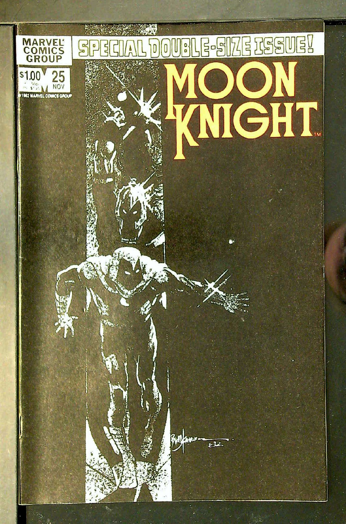 Cover of Moon Knight (Vol 1) #25. One of 250,000 Vintage American Comics on sale from Krypton!