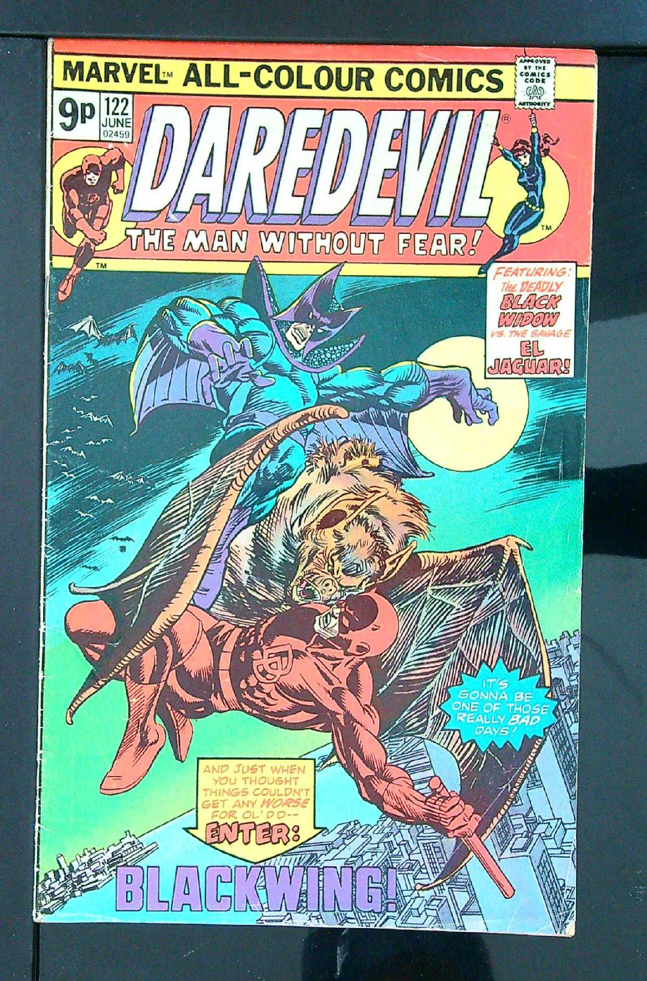 Cover of Daredevil (Vol 1) #122. One of 250,000 Vintage American Comics on sale from Krypton!