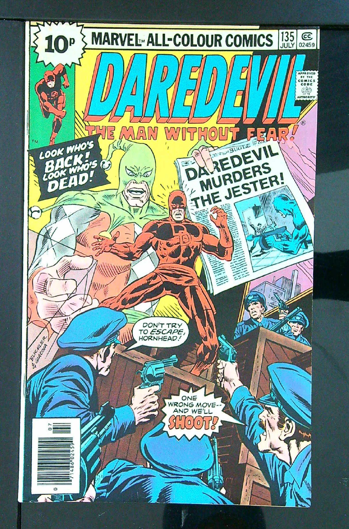 Cover of Daredevil (Vol 1) #135. One of 250,000 Vintage American Comics on sale from Krypton!