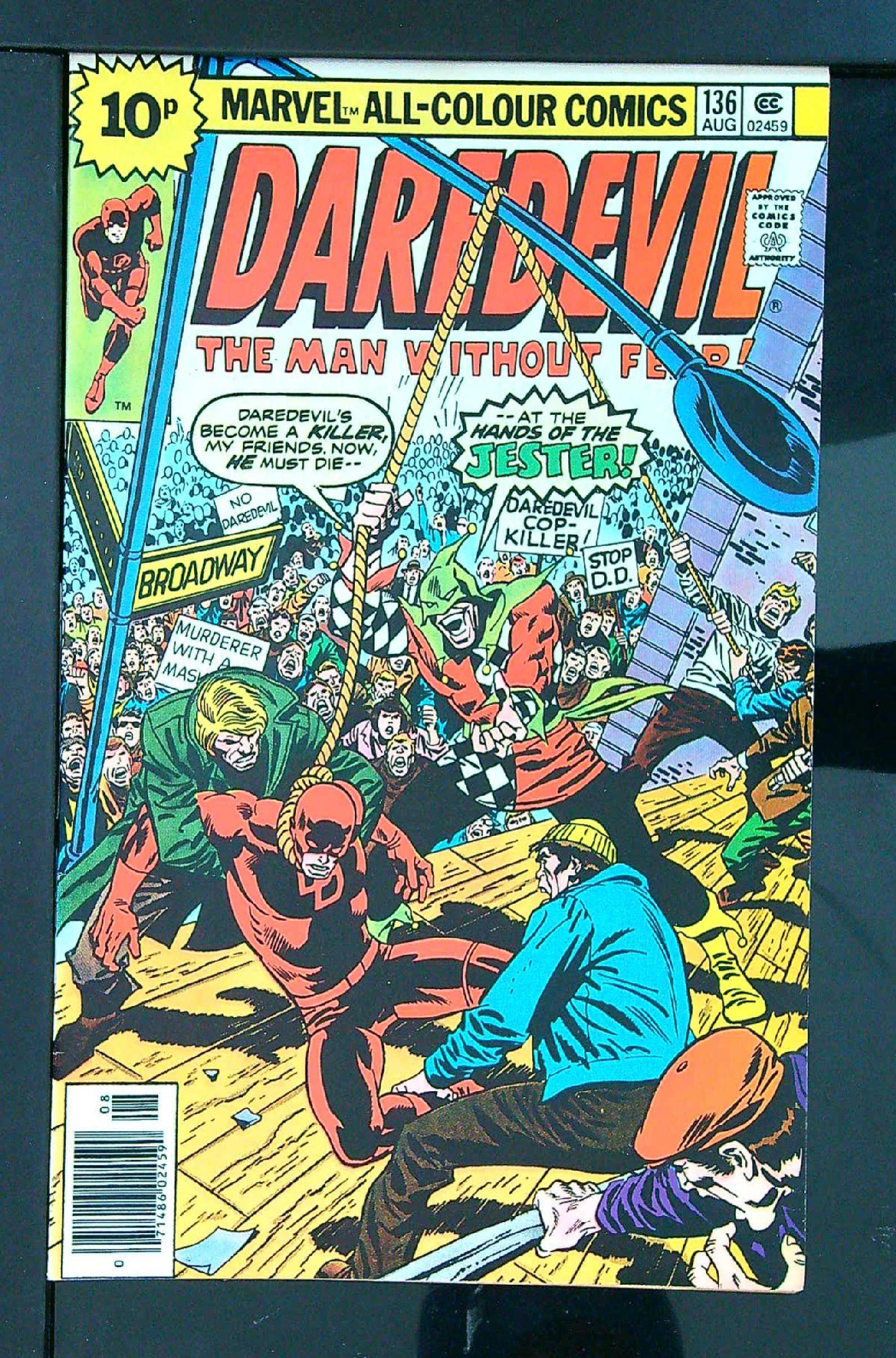 Cover of Daredevil (Vol 1) #136. One of 250,000 Vintage American Comics on sale from Krypton!