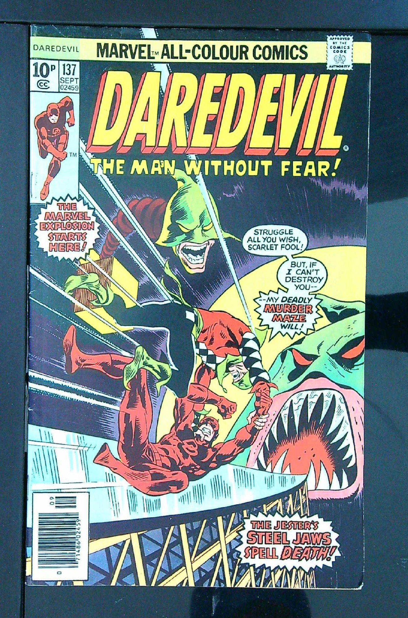 Cover of Daredevil (Vol 1) #137. One of 250,000 Vintage American Comics on sale from Krypton!