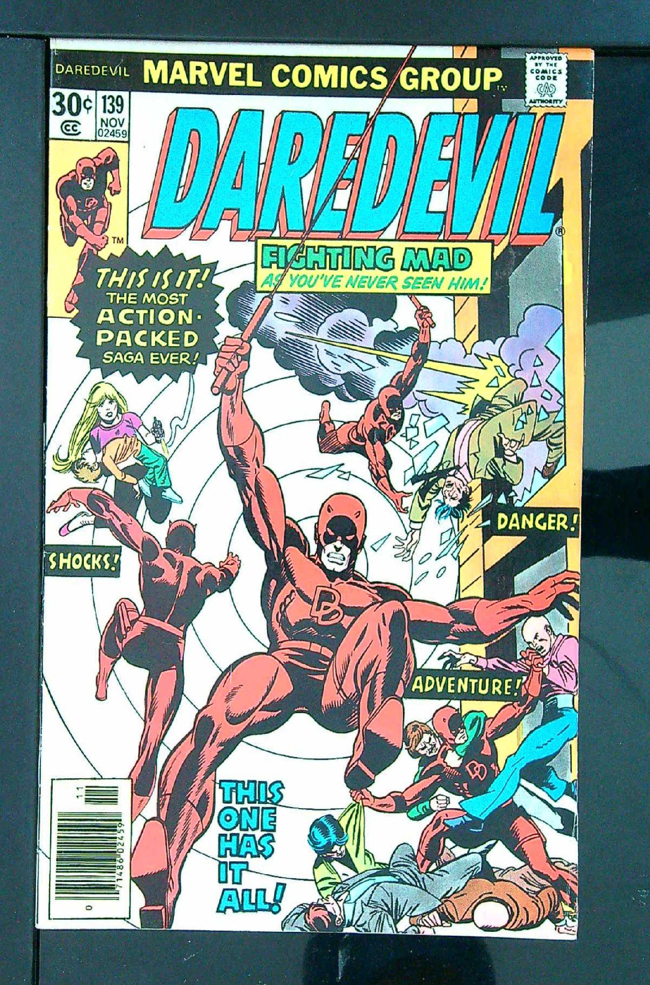 Cover of Daredevil (Vol 1) #139. One of 250,000 Vintage American Comics on sale from Krypton!