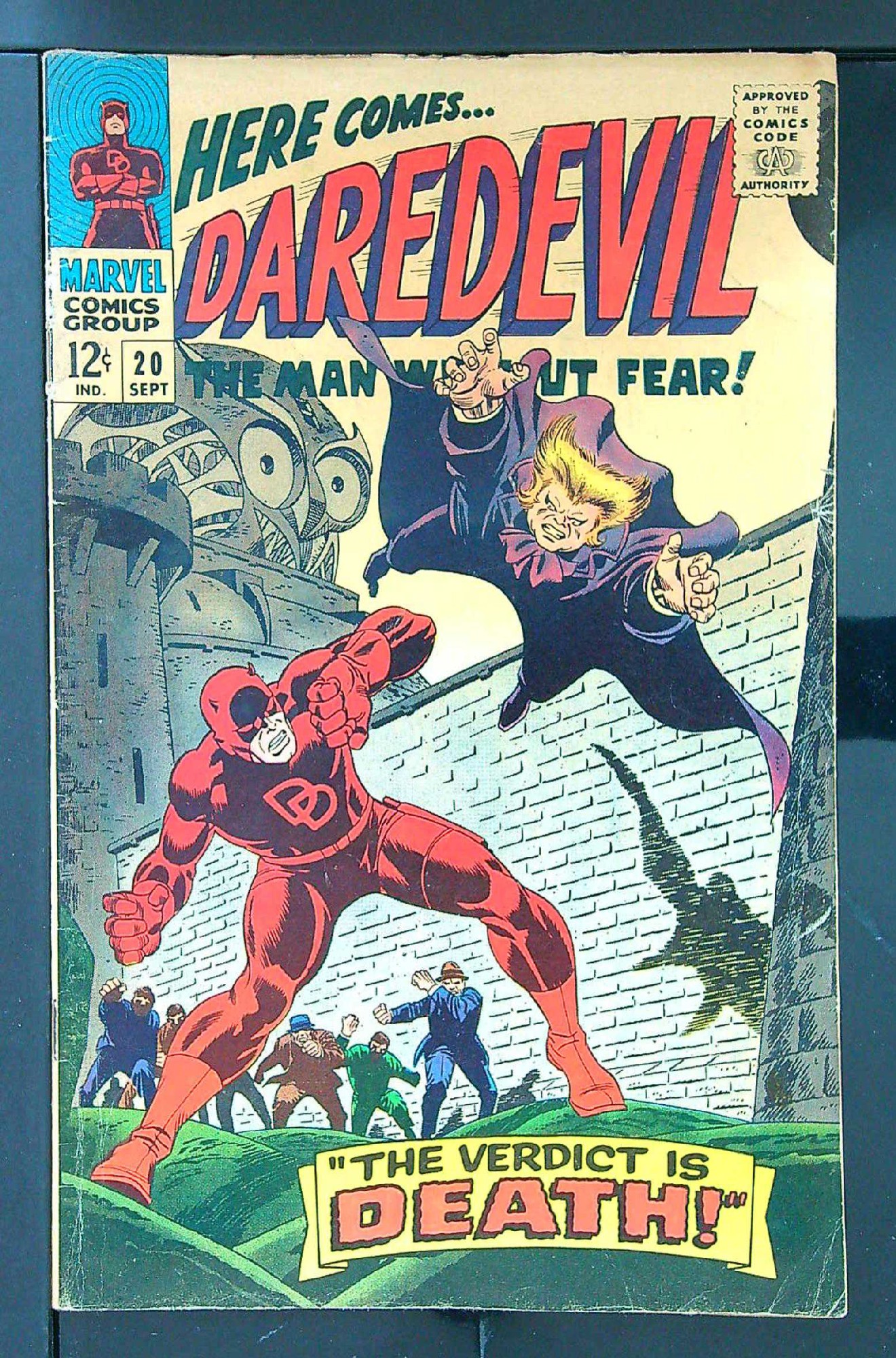 Cover of Daredevil (Vol 1) #20. One of 250,000 Vintage American Comics on sale from Krypton!