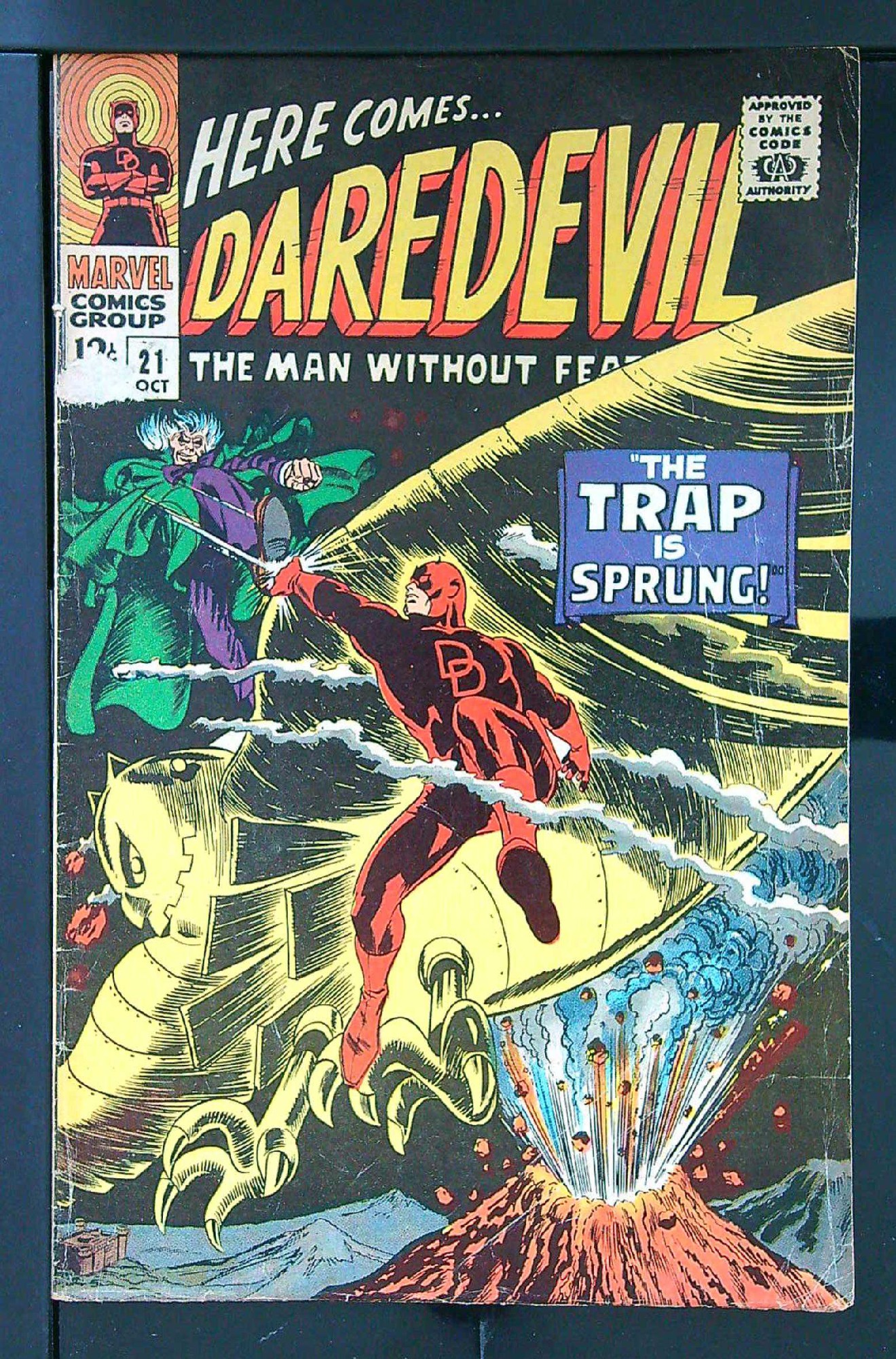 Cover of Daredevil (Vol 1) #21. One of 250,000 Vintage American Comics on sale from Krypton!