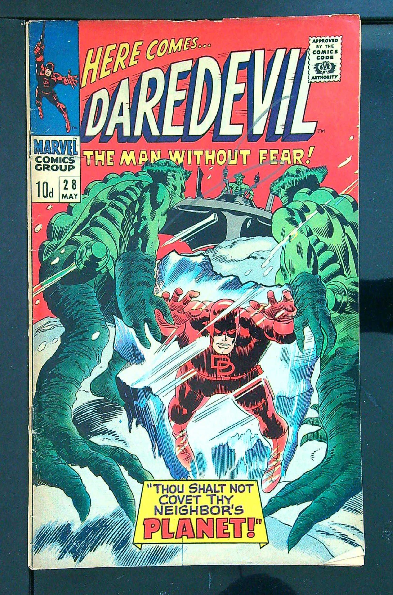 Cover of Daredevil (Vol 1) #28. One of 250,000 Vintage American Comics on sale from Krypton!
