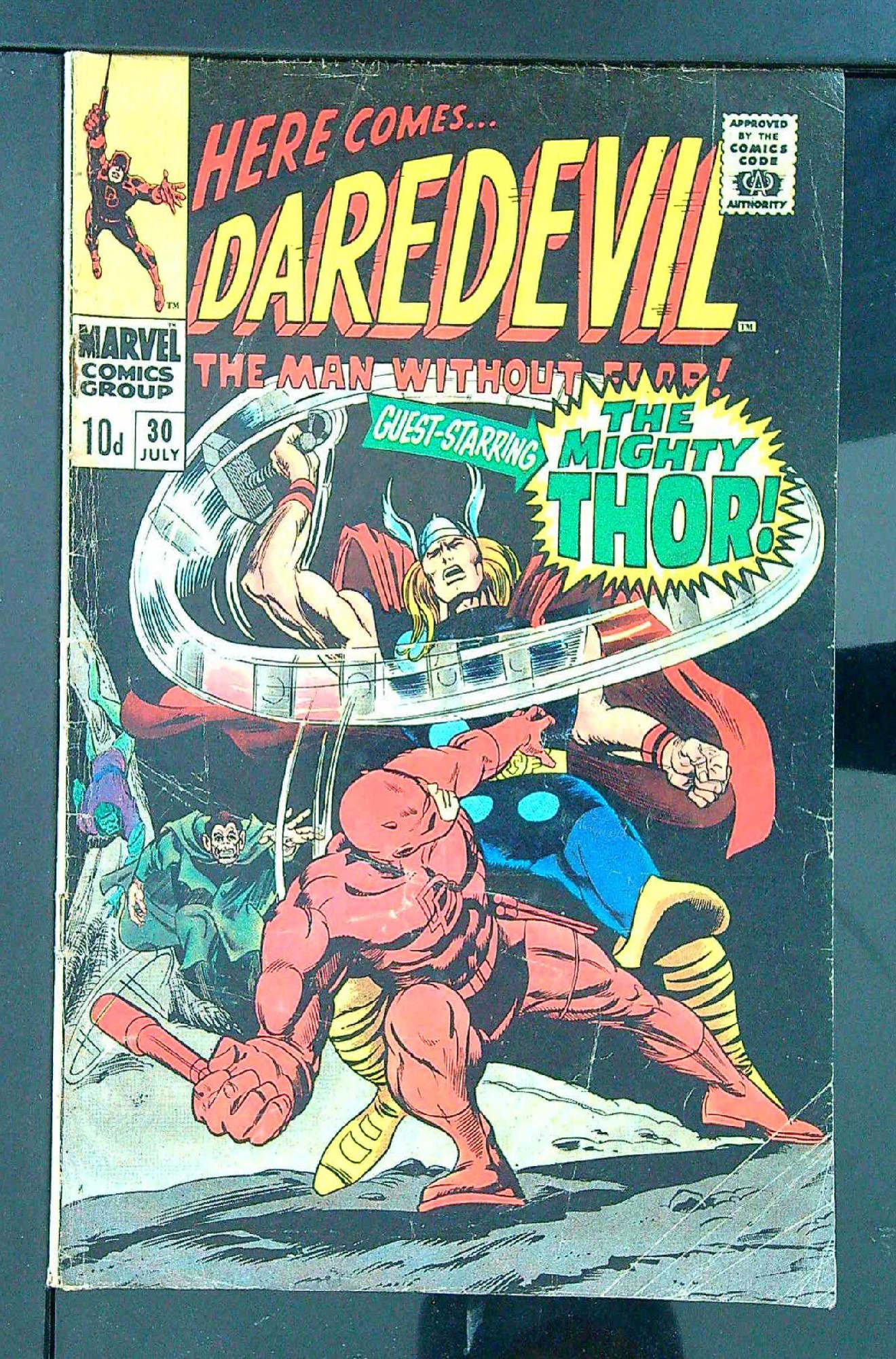 Cover of Daredevil (Vol 1) #30. One of 250,000 Vintage American Comics on sale from Krypton!