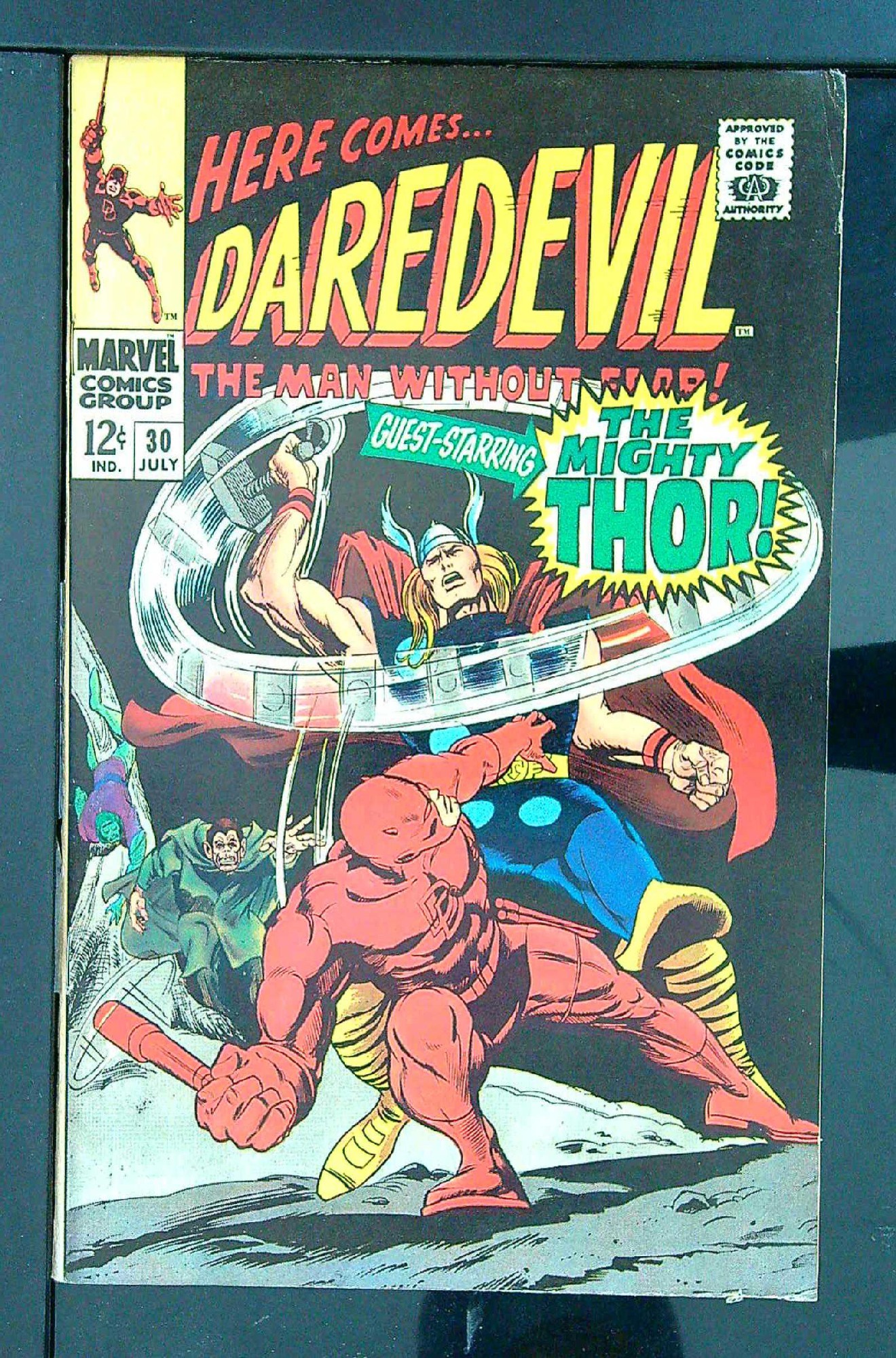 Cover of Daredevil (Vol 1) #30. One of 250,000 Vintage American Comics on sale from Krypton!