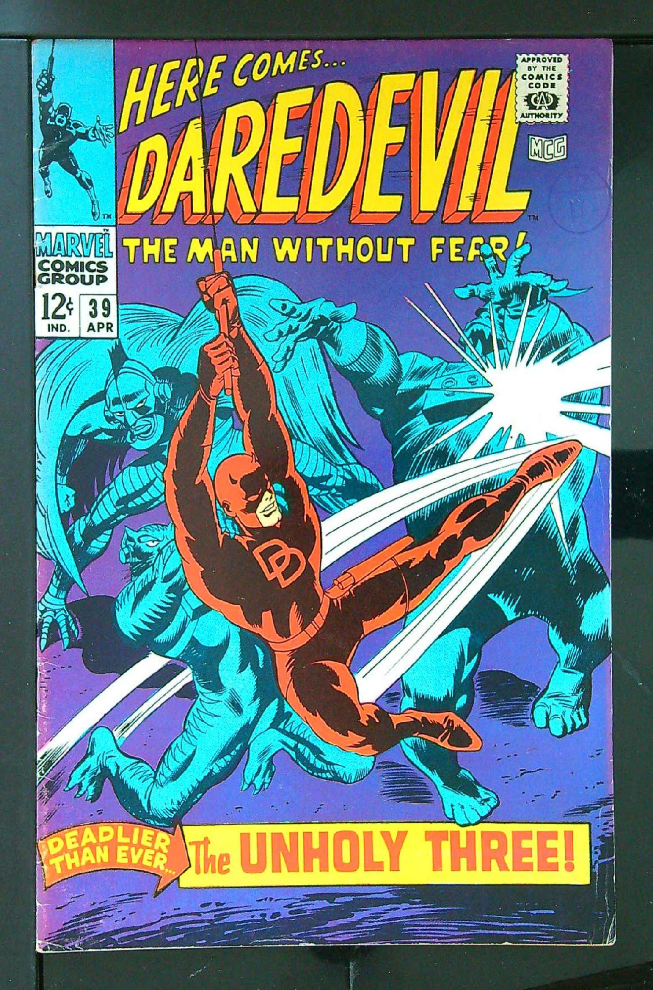 Cover of Daredevil (Vol 1) #39. One of 250,000 Vintage American Comics on sale from Krypton!