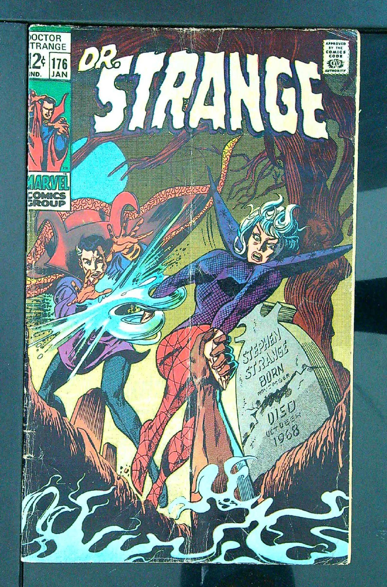 Cover of Doctor Strange (Vol 1) #176. One of 250,000 Vintage American Comics on sale from Krypton!