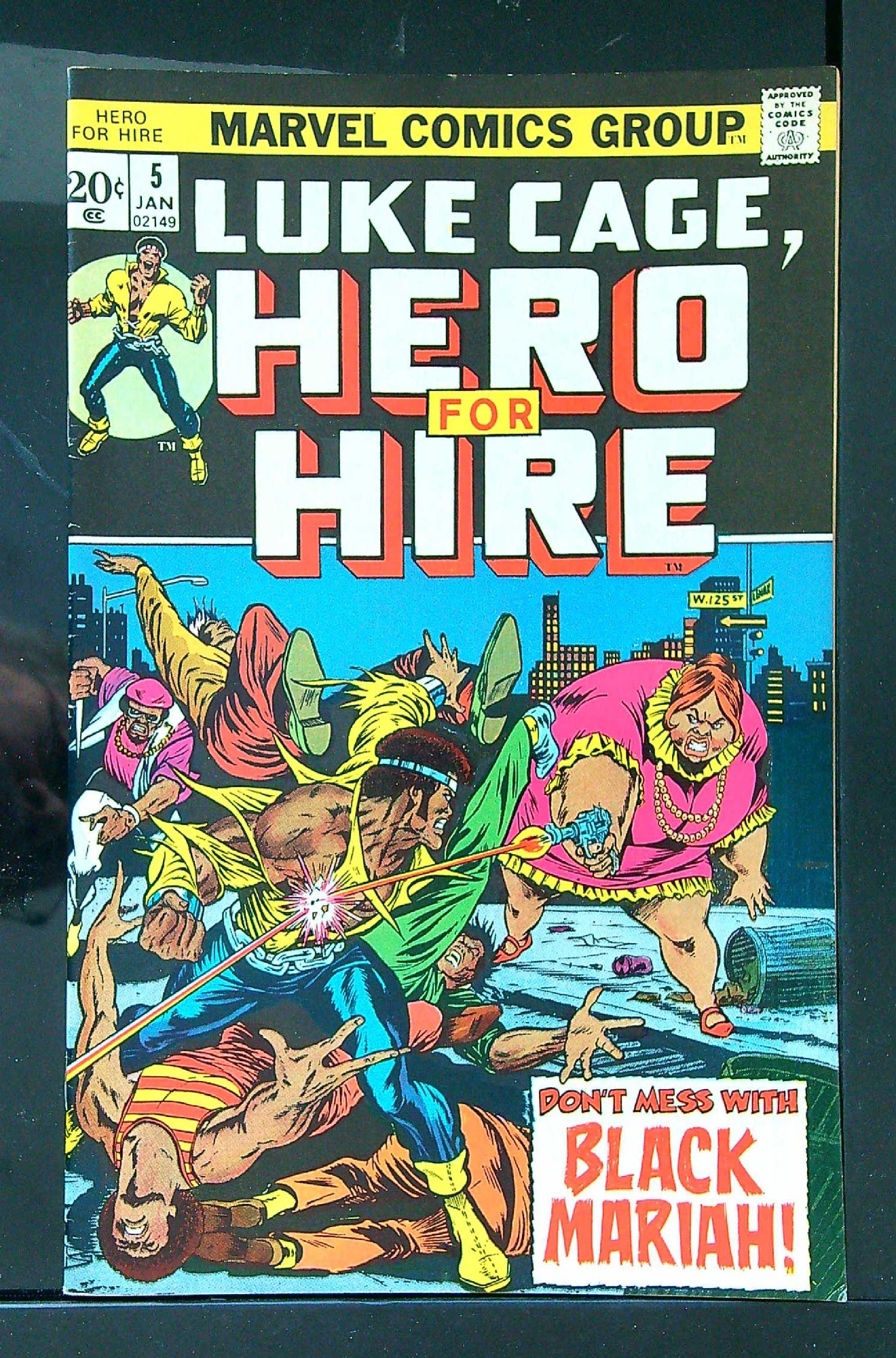 ACTUAL SCAN OF COMIC!<br> Cover of Hero For Hire (Vol 1) Luke Cage #5. One of 250,000 Vintage American Comics on sale from Krypton!