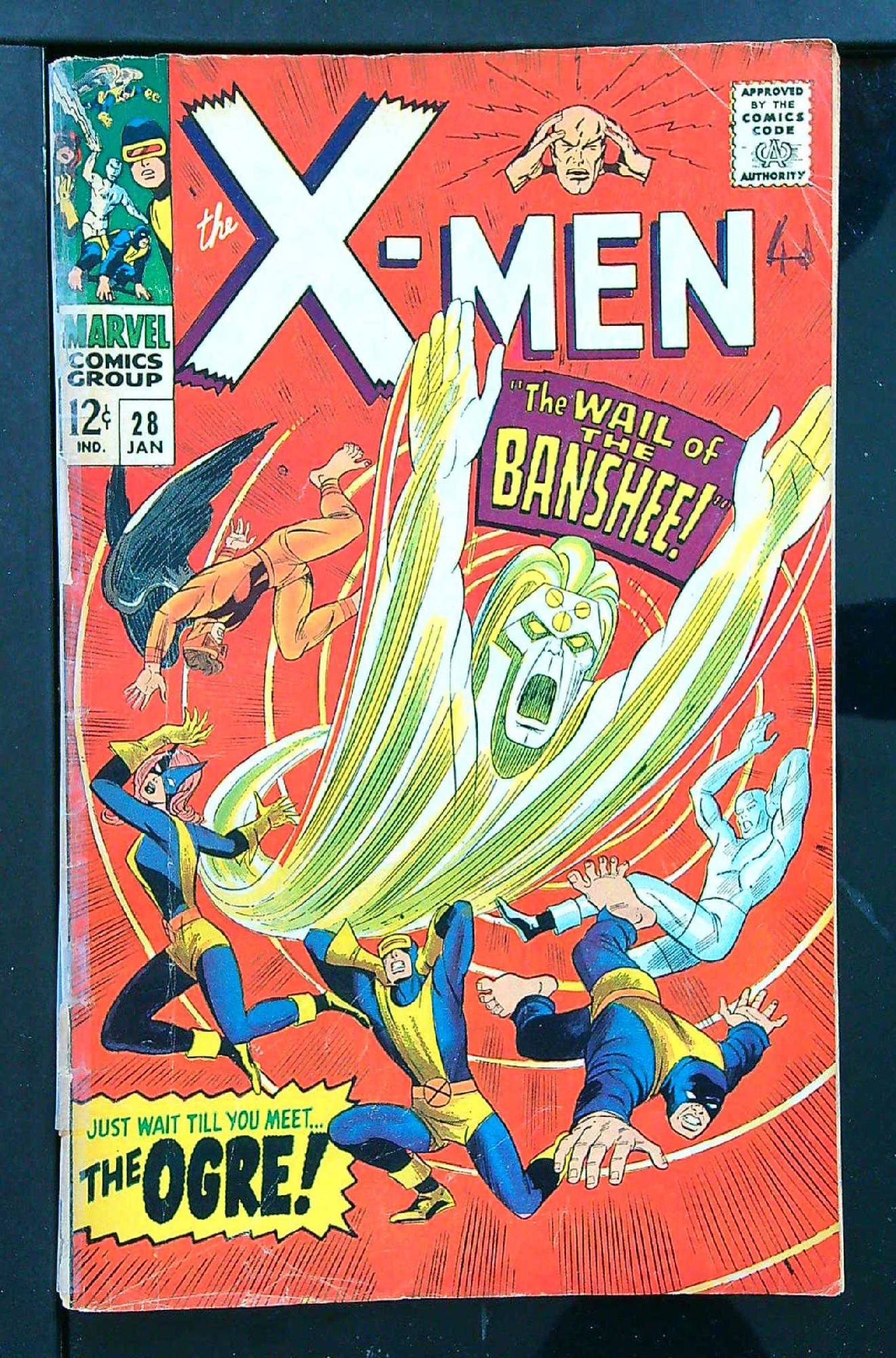 Cover of Uncanny X-Men (Vol 1) #28. One of 250,000 Vintage American Comics on sale from Krypton!