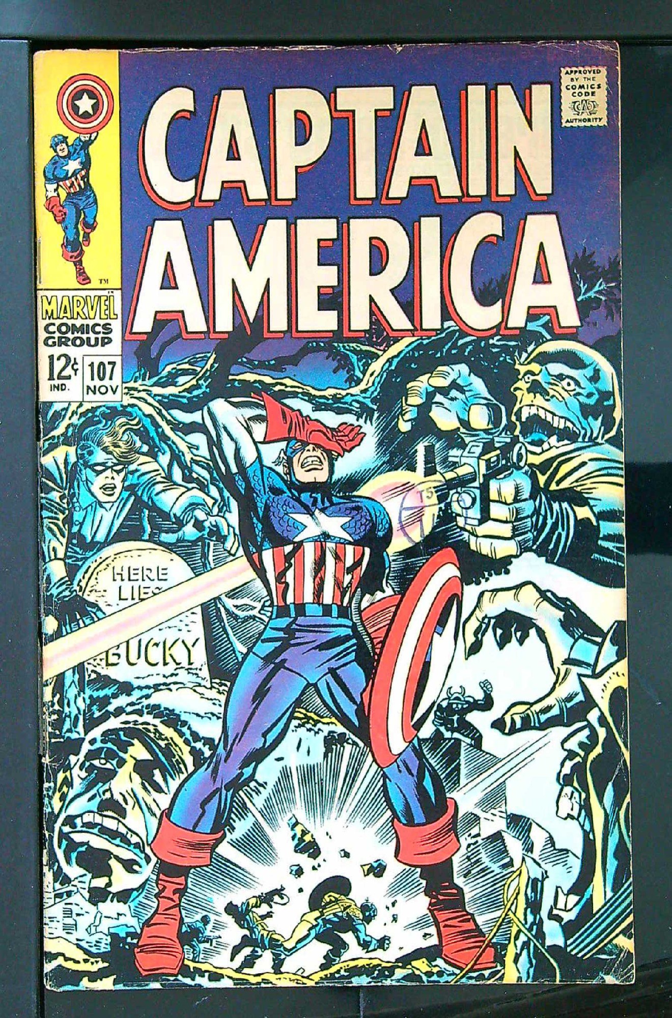 Cover of Captain America (Vol 1) #107. One of 250,000 Vintage American Comics on sale from Krypton!