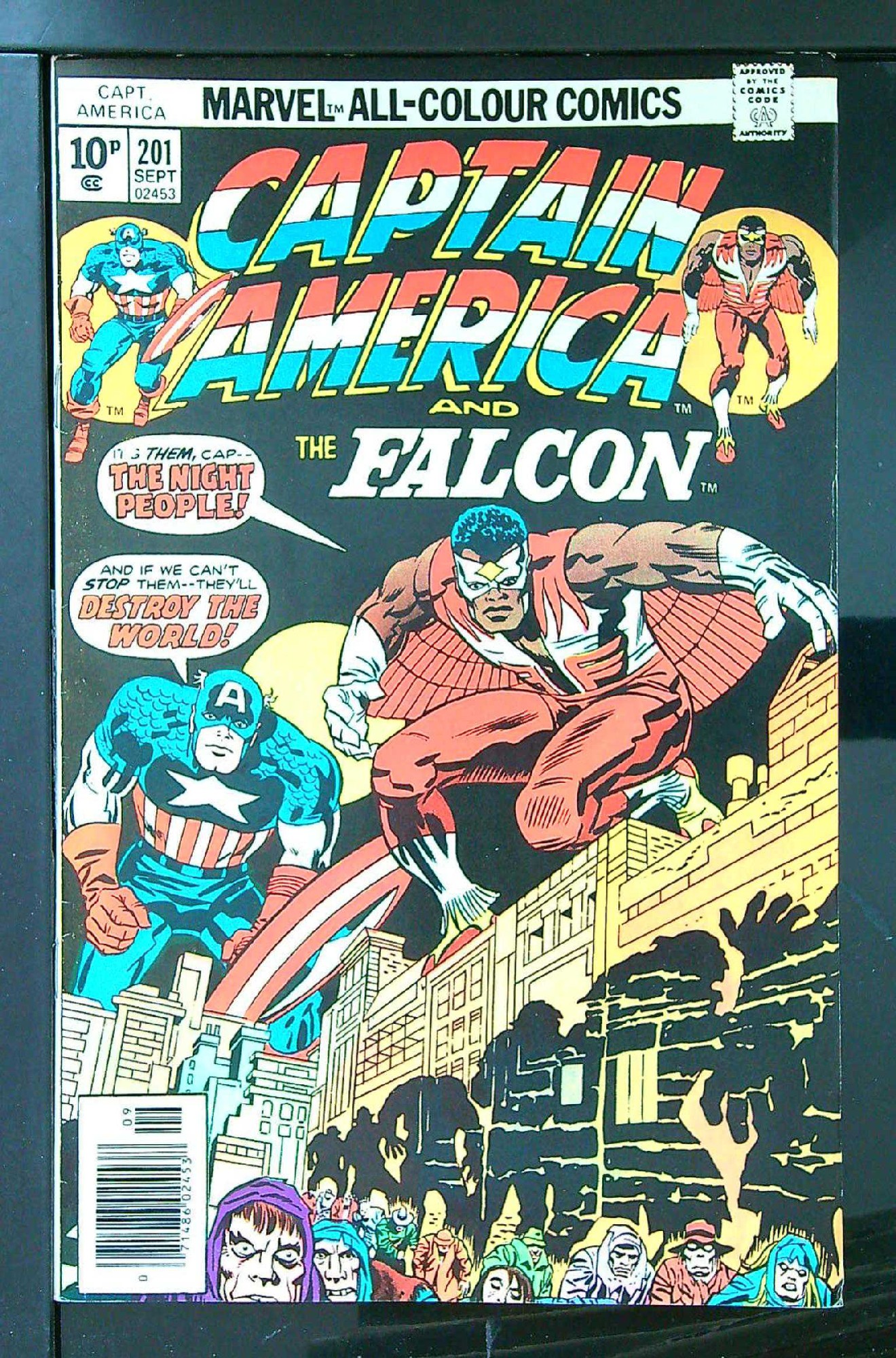 Cover of Captain America (Vol 1) #201. One of 250,000 Vintage American Comics on sale from Krypton!