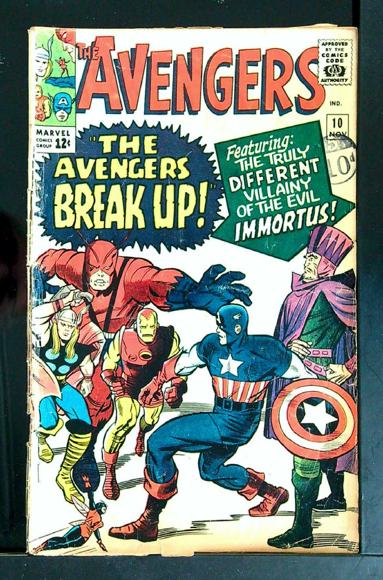 Cover of Avengers (Vol 1) #10. One of 250,000 Vintage American Comics on sale from Krypton!