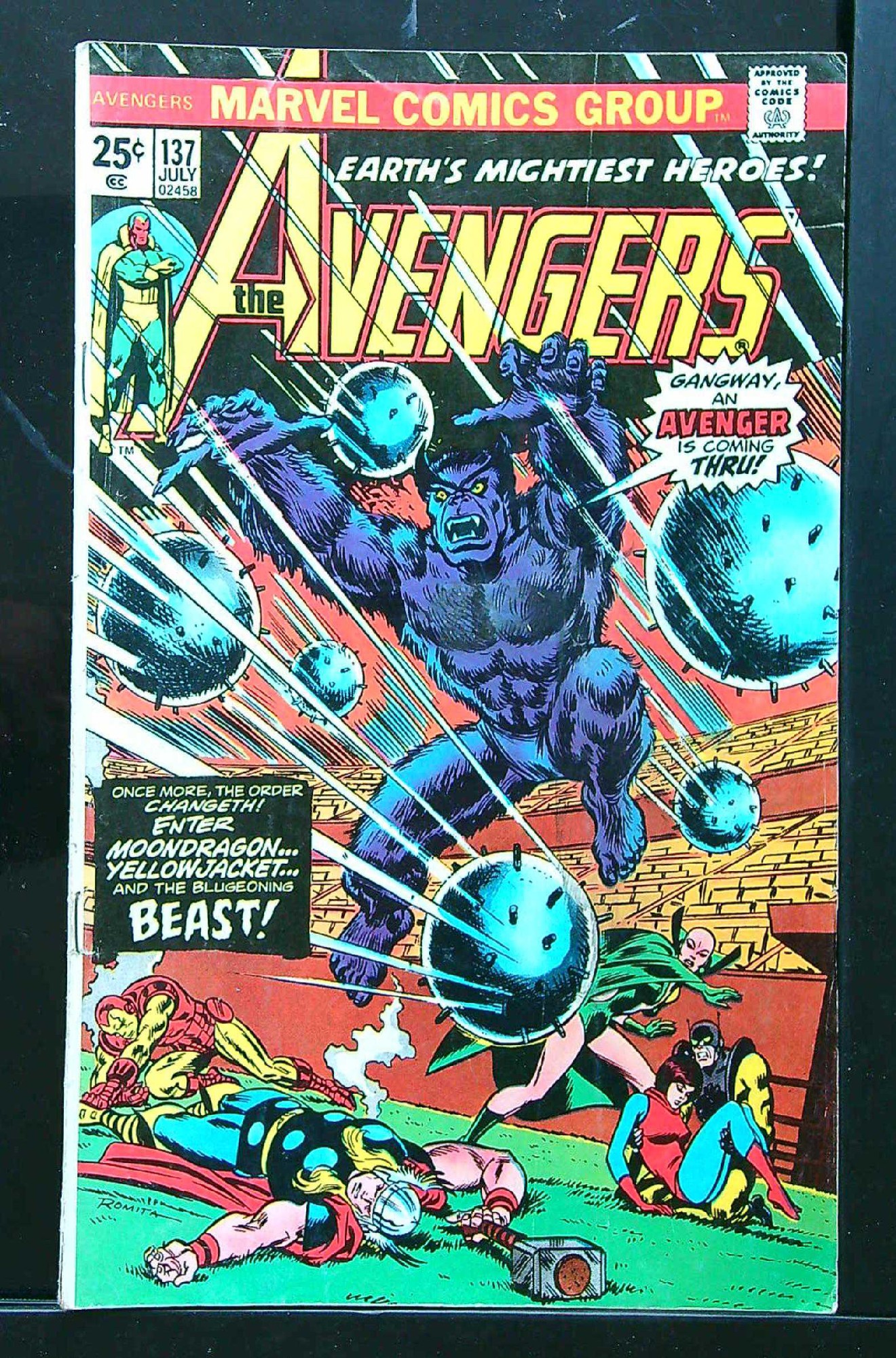 Cover of Avengers (Vol 1) #137. One of 250,000 Vintage American Comics on sale from Krypton!