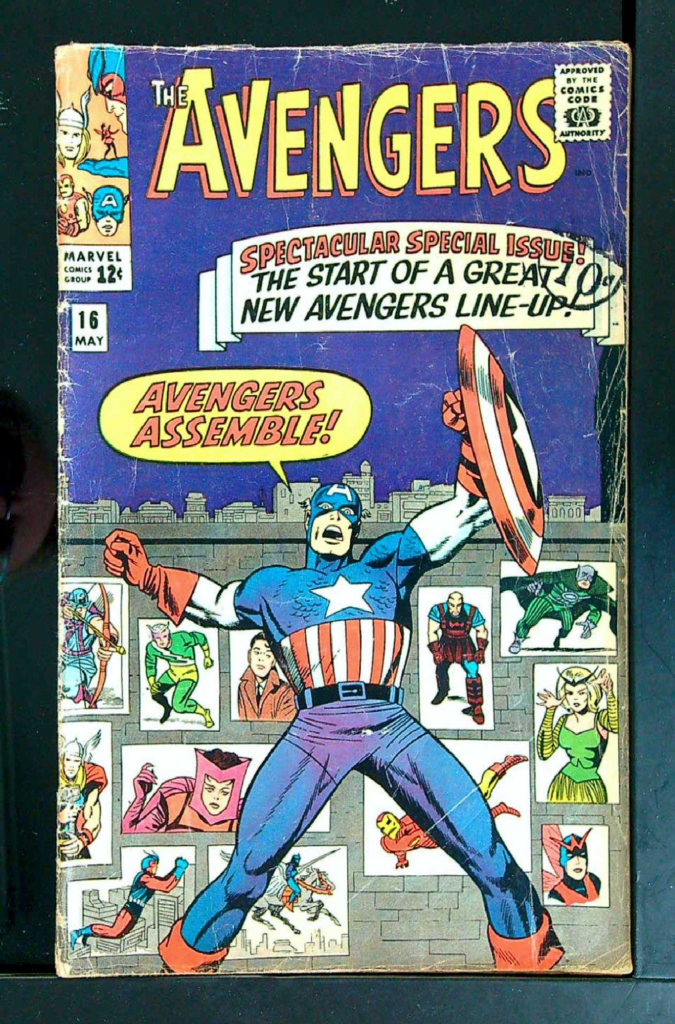 Cover of Avengers (Vol 1) #16. One of 250,000 Vintage American Comics on sale from Krypton!