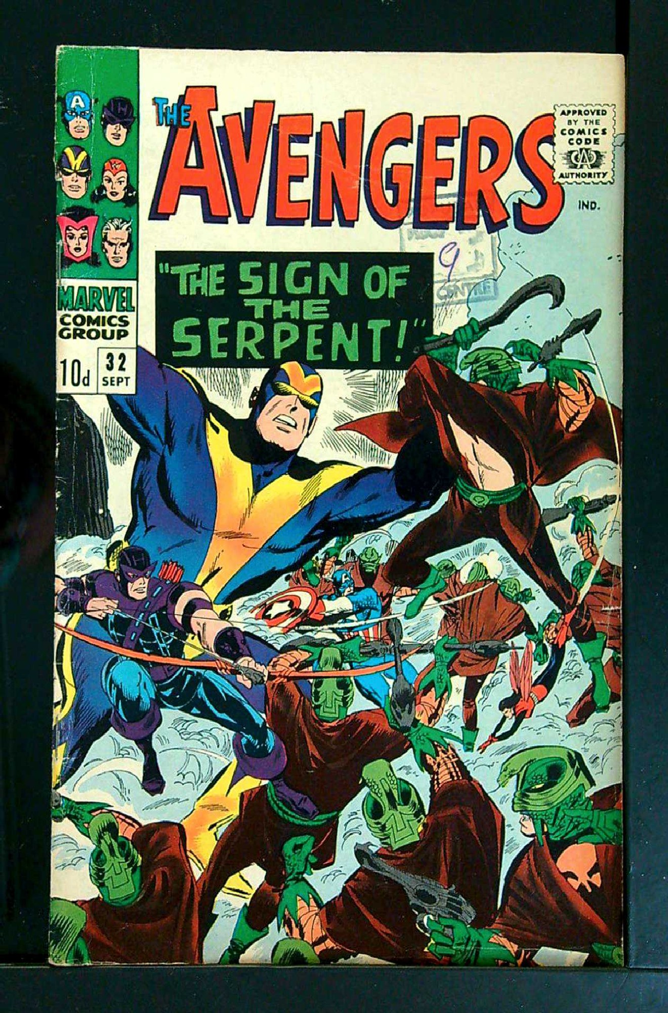 Cover of Avengers (Vol 1) #32. One of 250,000 Vintage American Comics on sale from Krypton!