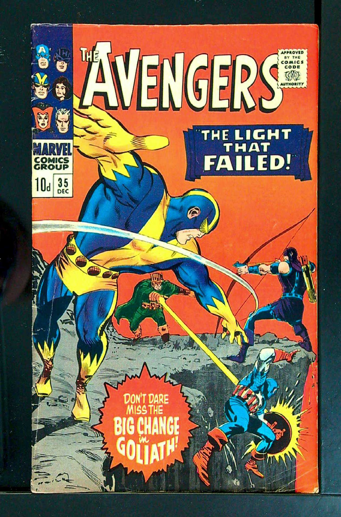 Cover of Avengers (Vol 1) #35. One of 250,000 Vintage American Comics on sale from Krypton!