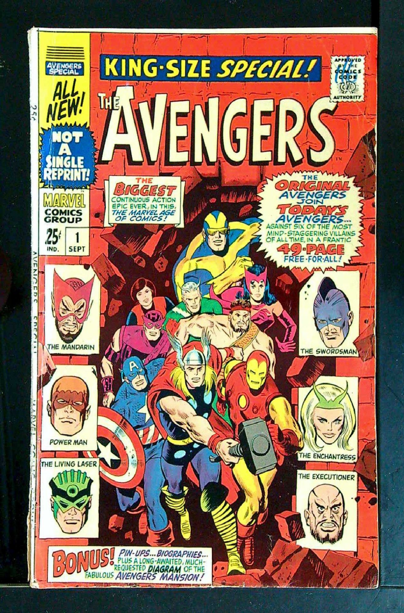 Cover of Avengers Annual (Vol 1) #1. One of 250,000 Vintage American Comics on sale from Krypton!