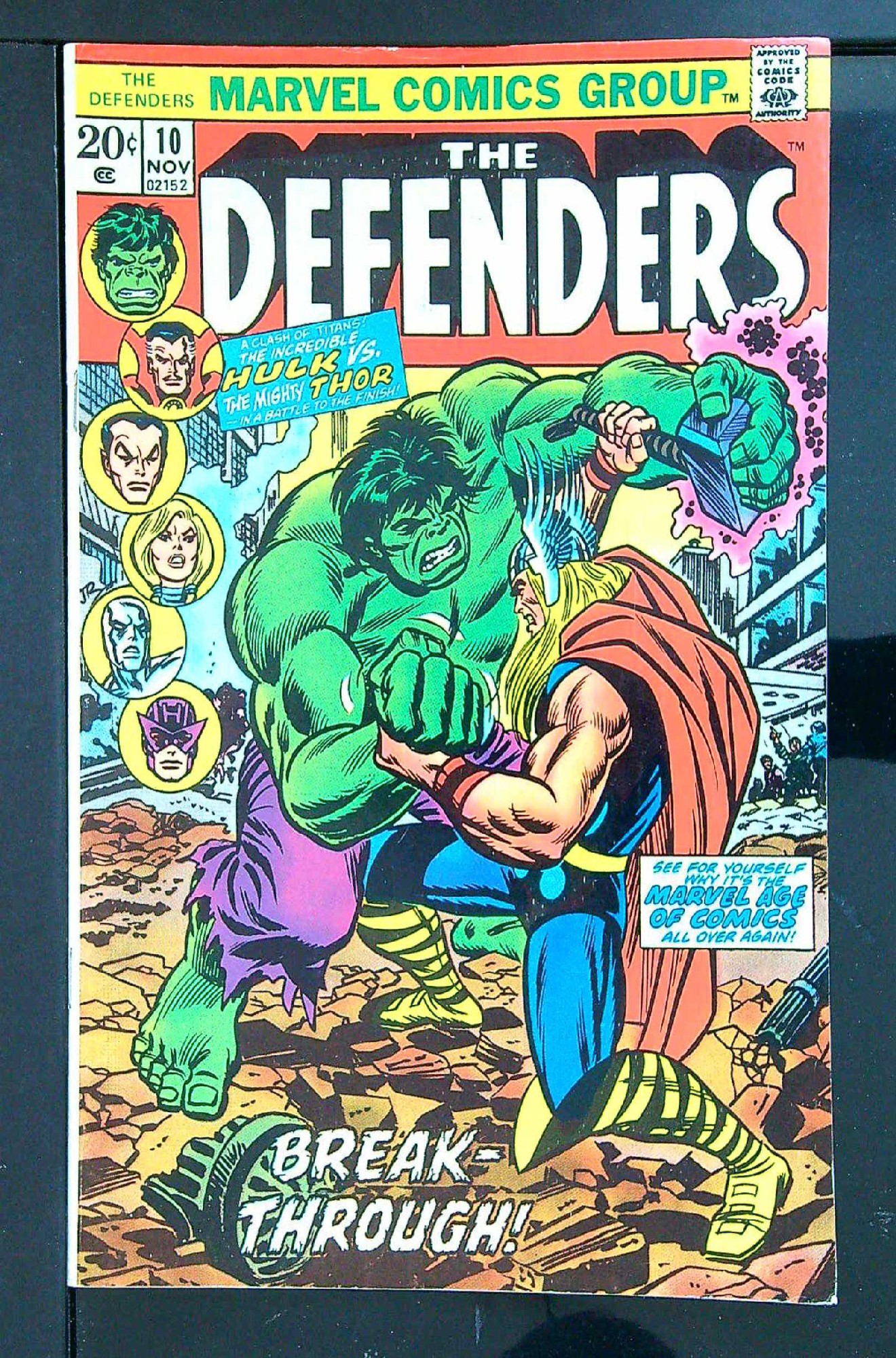 Cover of Defenders (Vol 1) #10. One of 250,000 Vintage American Comics on sale from Krypton!