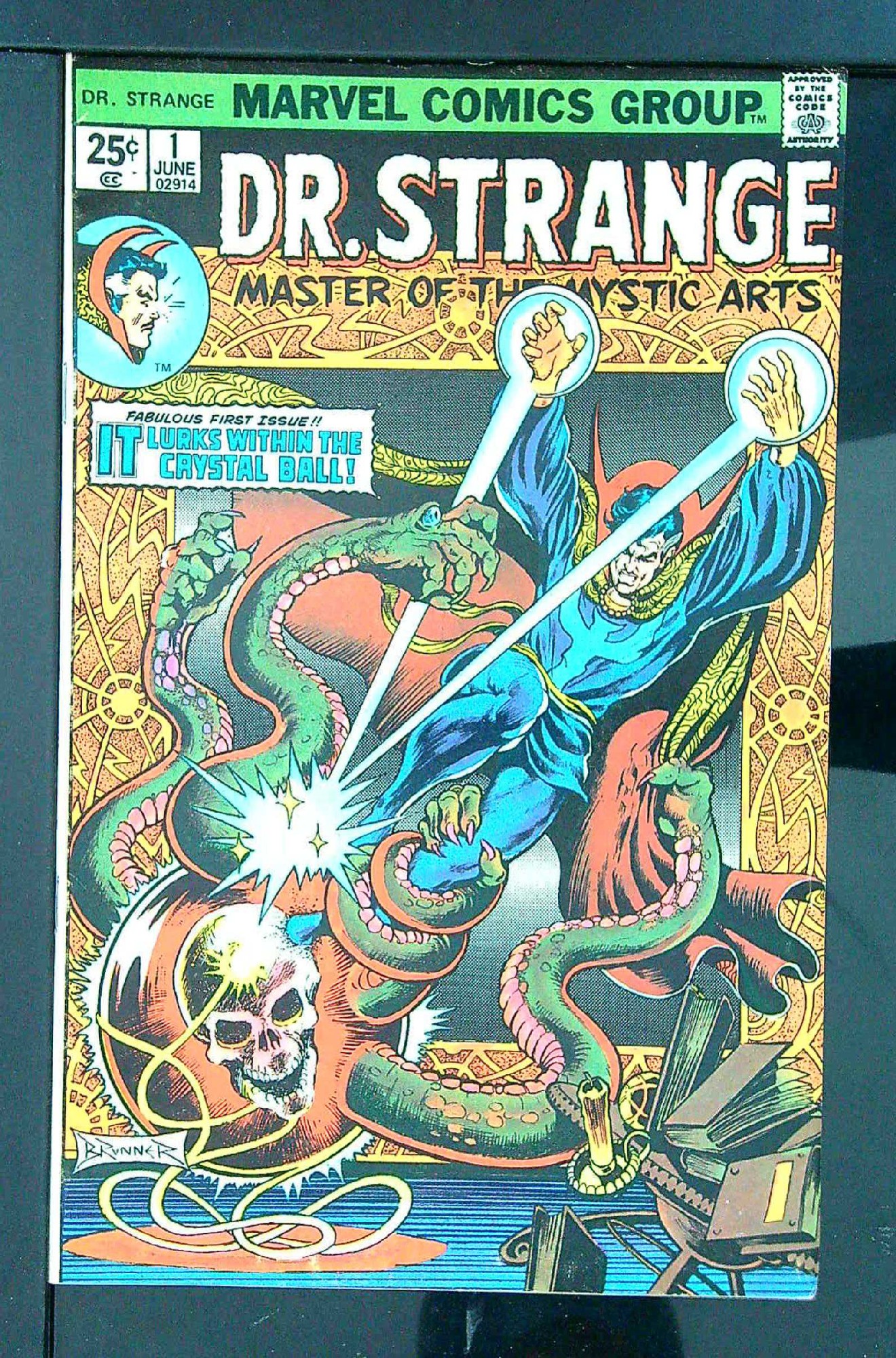 Cover of Doctor Strange (Vol 2) #1. One of 250,000 Vintage American Comics on sale from Krypton!